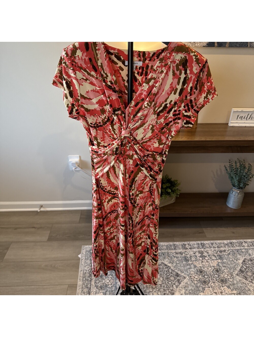 Dressbarn Size 4 Short Sleeve Midi Dress Coral Tone Twist Front